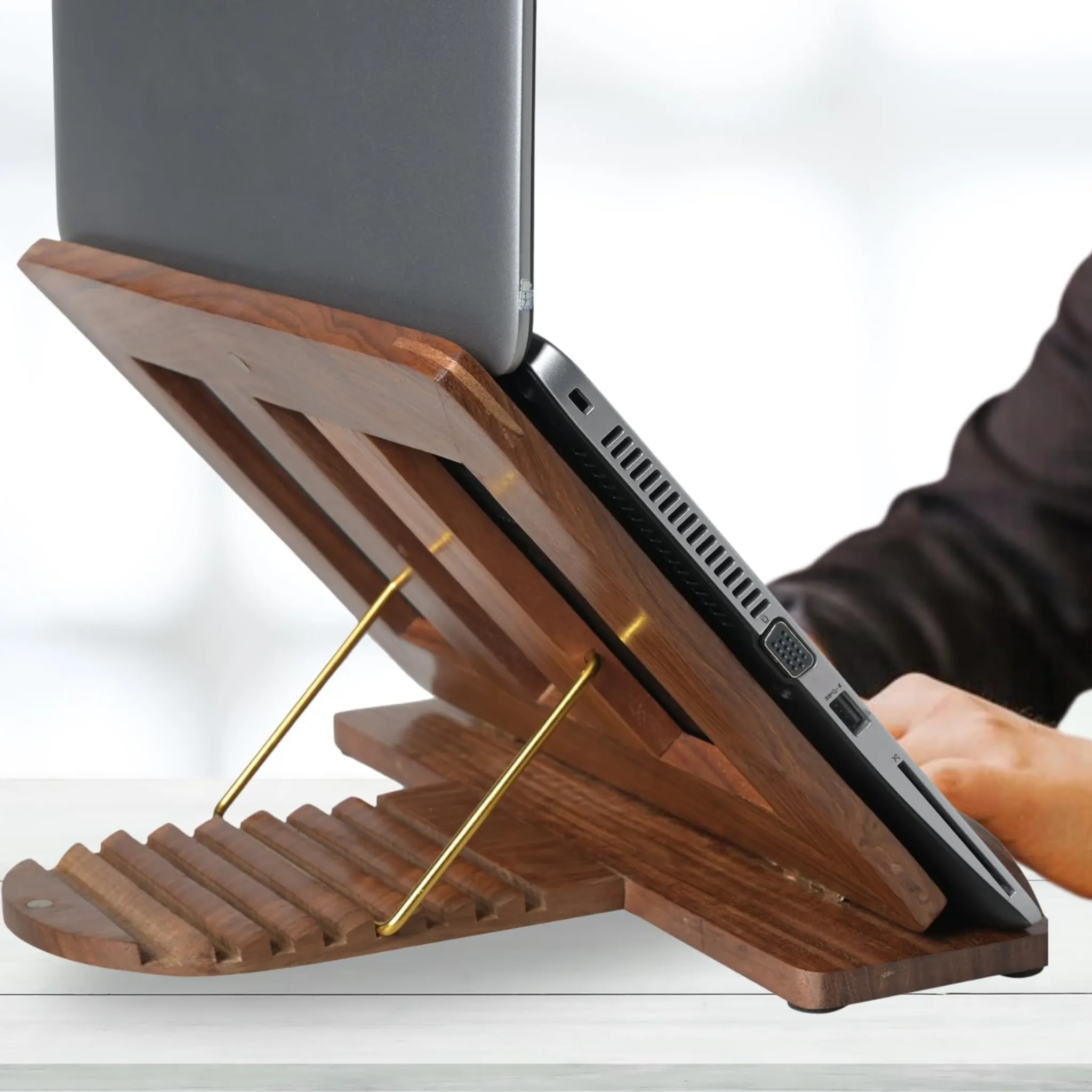 Ergonomic iPad/Tablet Macbook Stand for desk